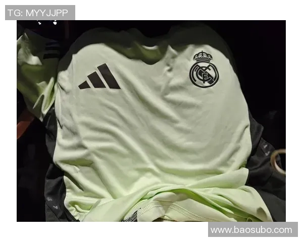 夏季足球明星的时尚选择揭秘:他们穿的鞋子如何影响场上表现与风格